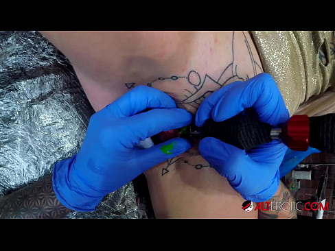❤️ Extremadamente tatuado hottie Sully Savage consiguió un tatuaje en su clítoris ❤❌ Super sexo en es.niceporn-tv.ru ❌️❤️❤️❤️❤️❤️❤️❤️